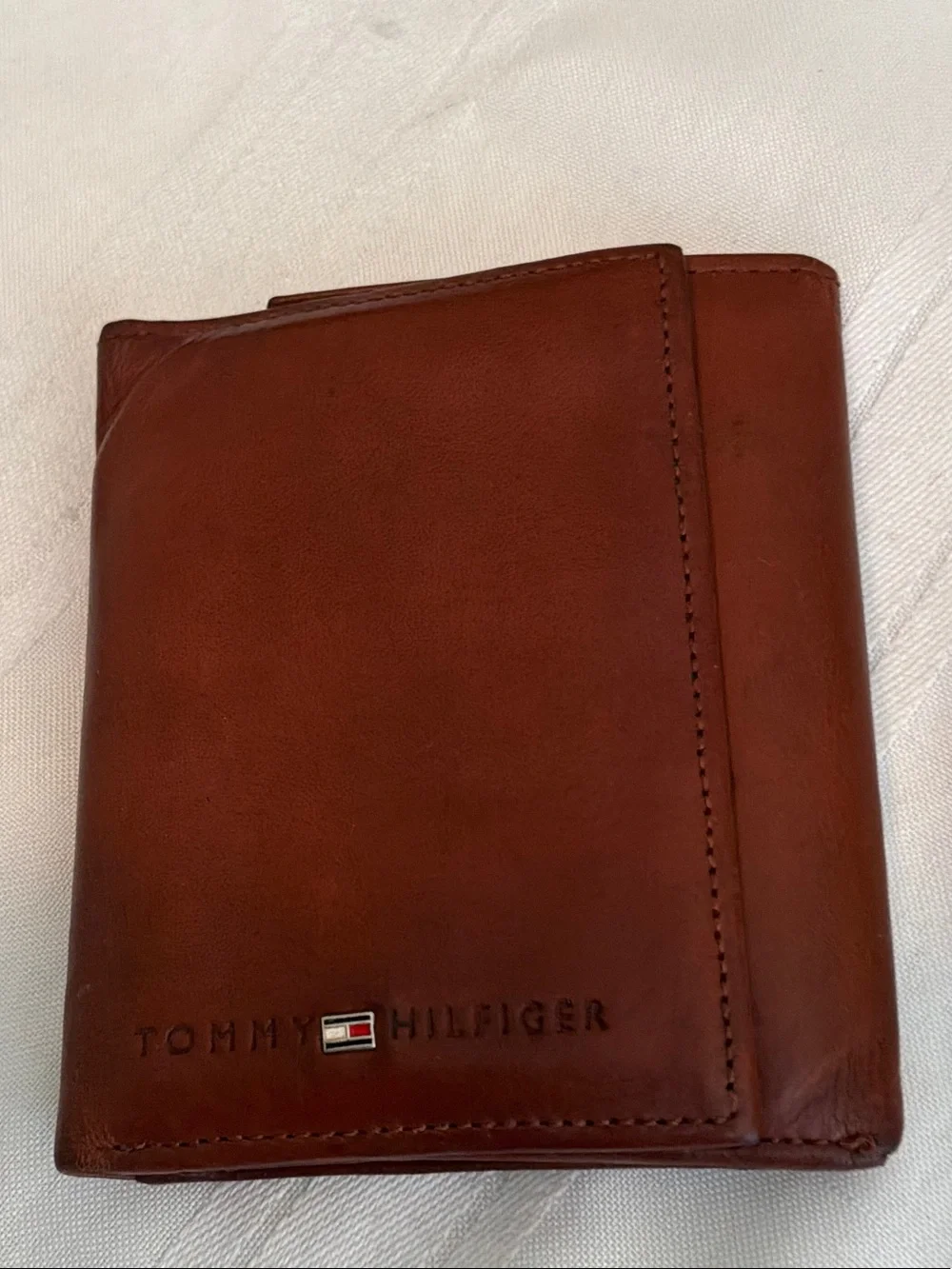 Tommy Hilfiger Chestnut Leather Fold Wallet 6 compartments
